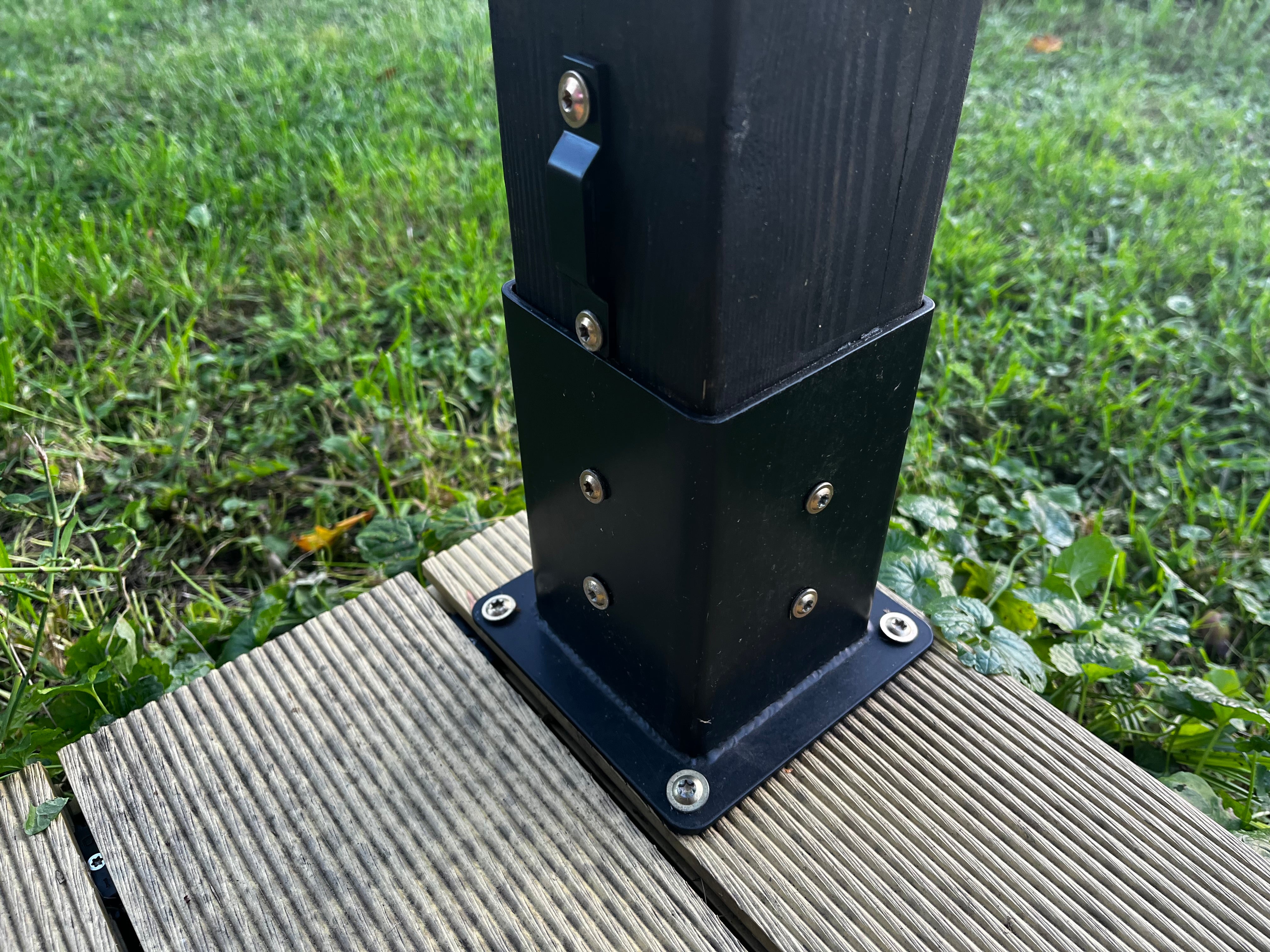 Extra Mounts for windbreak walls.