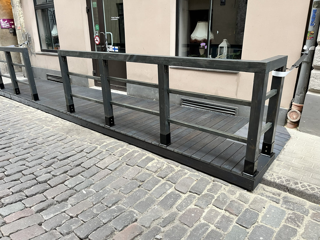Terrace deck parklet for cafes and restaurants, 7m x 1.5-1.7m, by Terases, showing wooden surface and outdoor seating area.