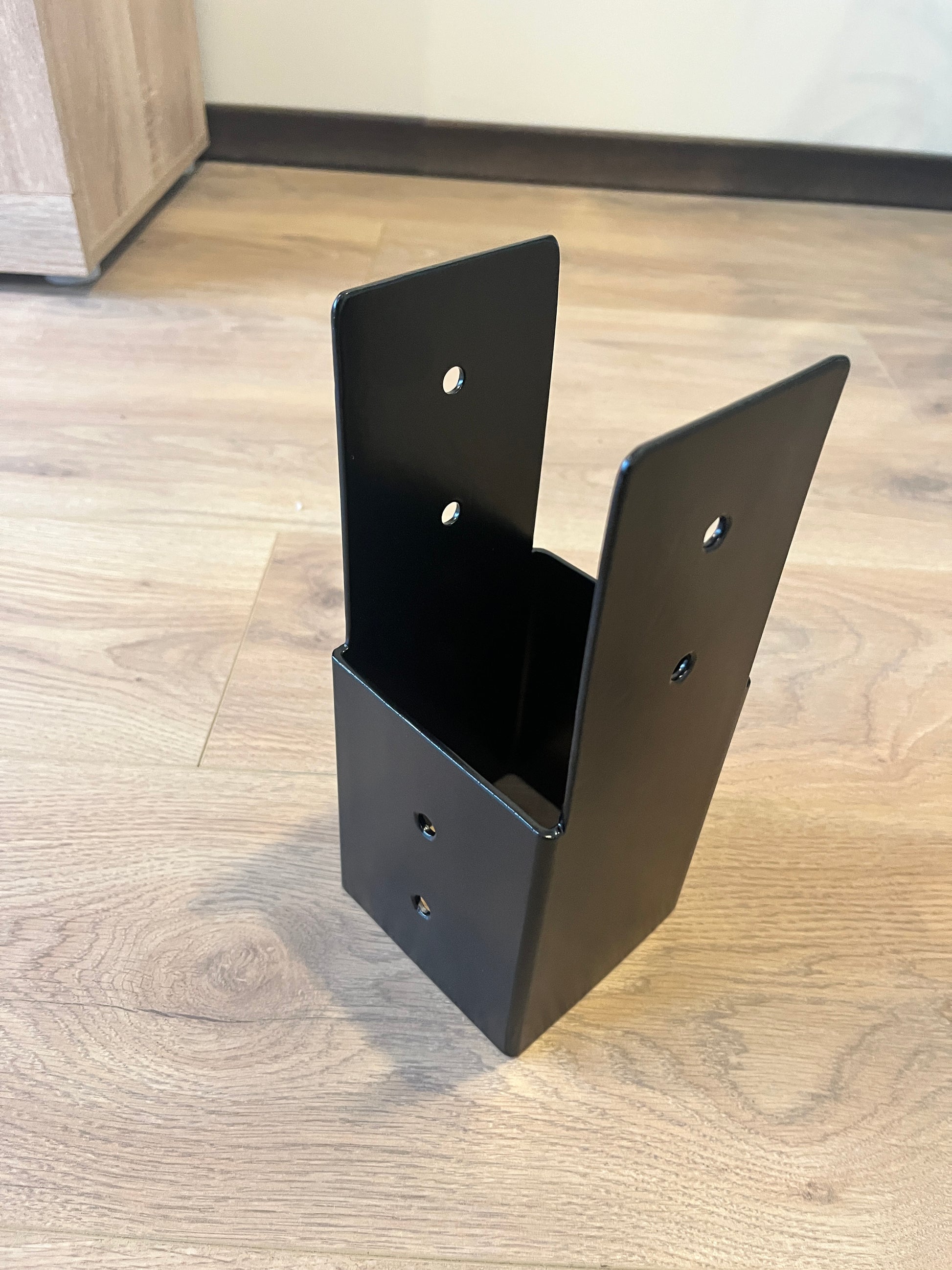 Support bracket for 95x95mm lumber by Terases, sturdy metal construction for framing and construction projects.