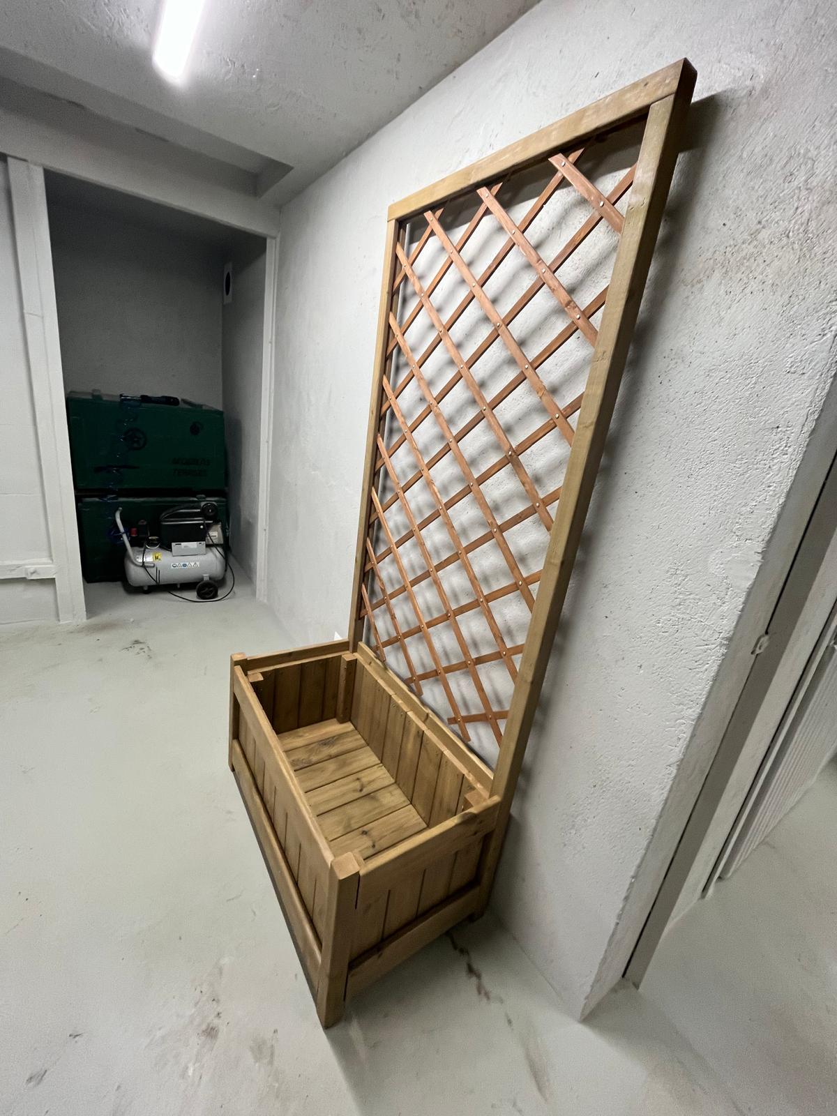 Flower box(trellis).