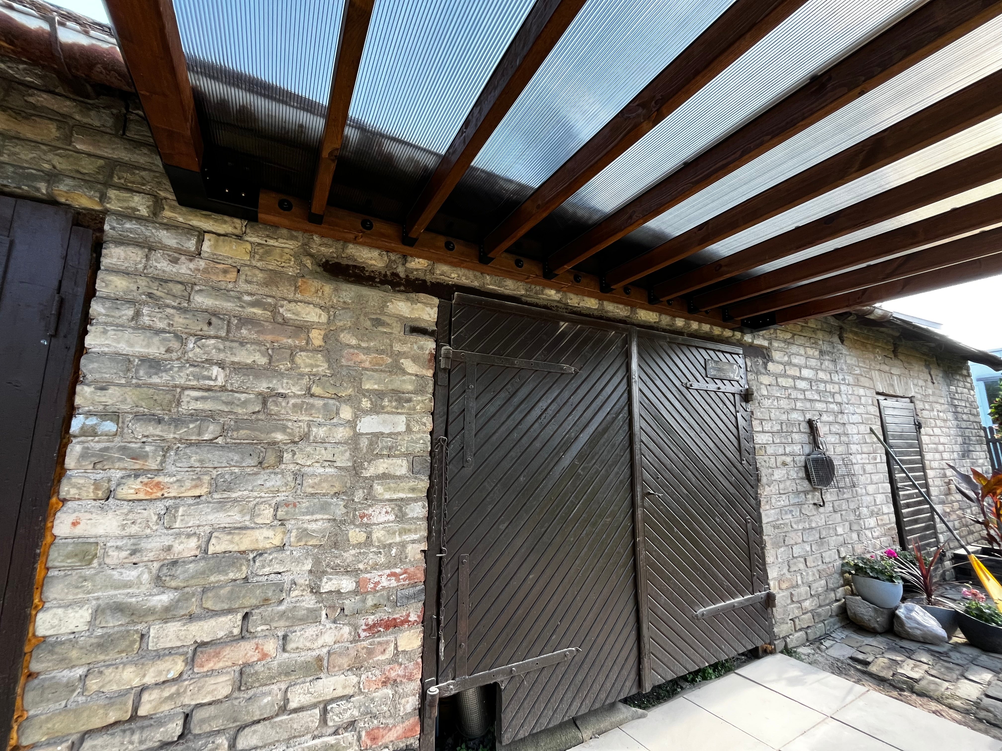 pergolas komplekts pie sienas